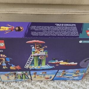 LEGO Lifeguard Tower Set - Blue, Red, Green